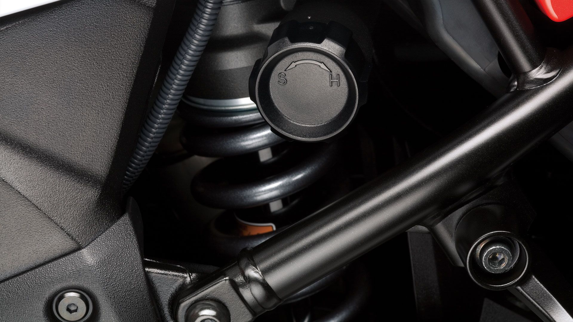 SUZUKI V STROM 1050XT Szabályozható felfüggesztés kiváló kerékválasztással 71