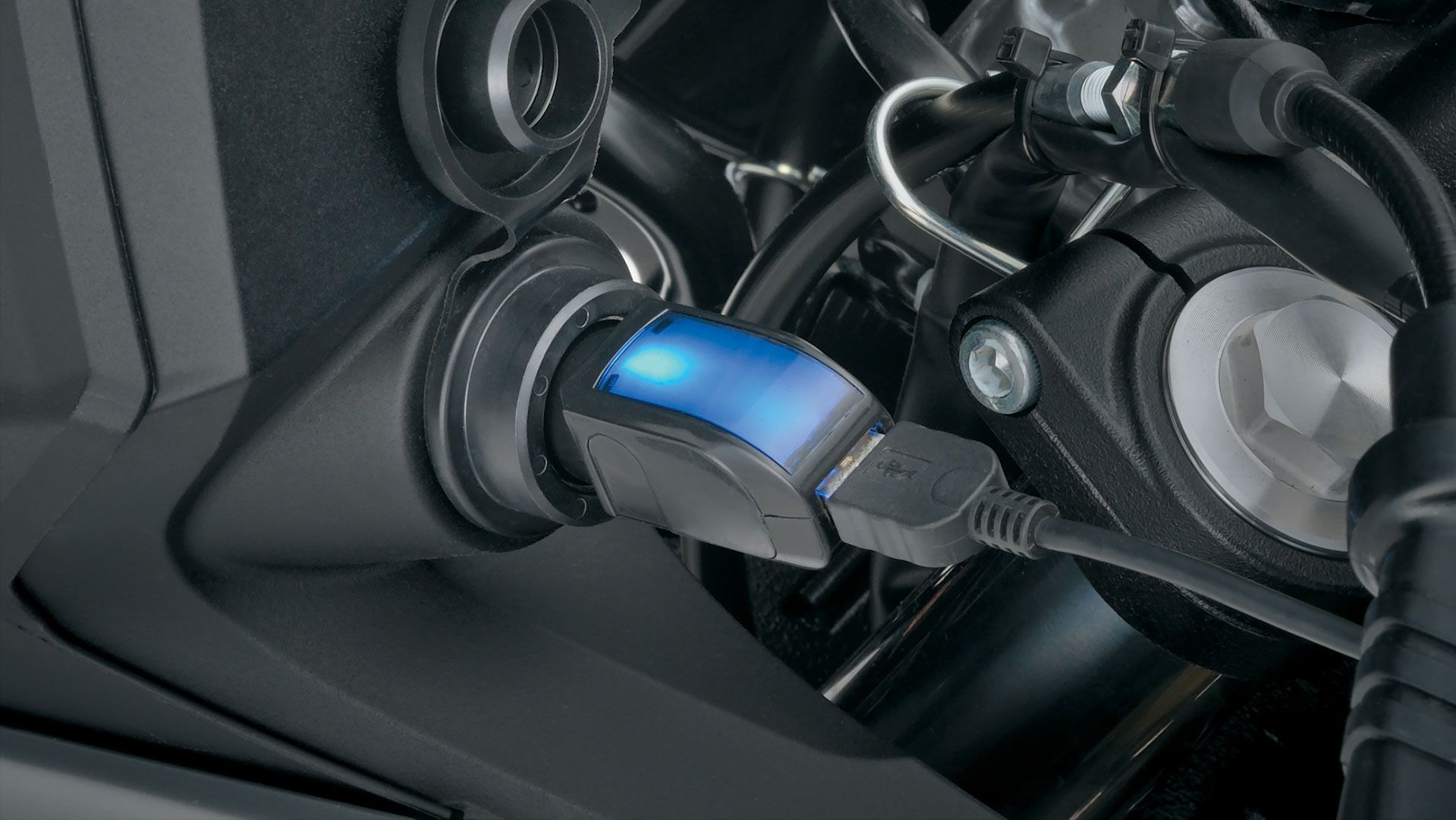 SUZUKI V STROM 650XT Egyenáramú csatlakozó 69