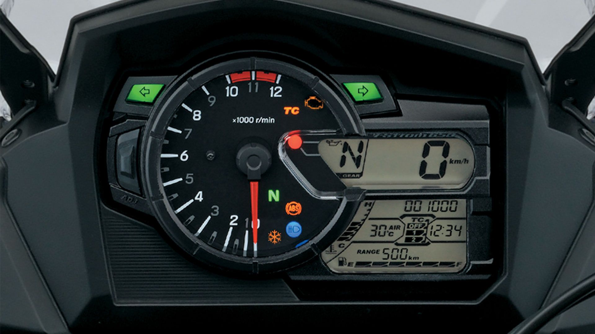 SUZUKI V STROM 650 Informatív és látványos műszerfal 35