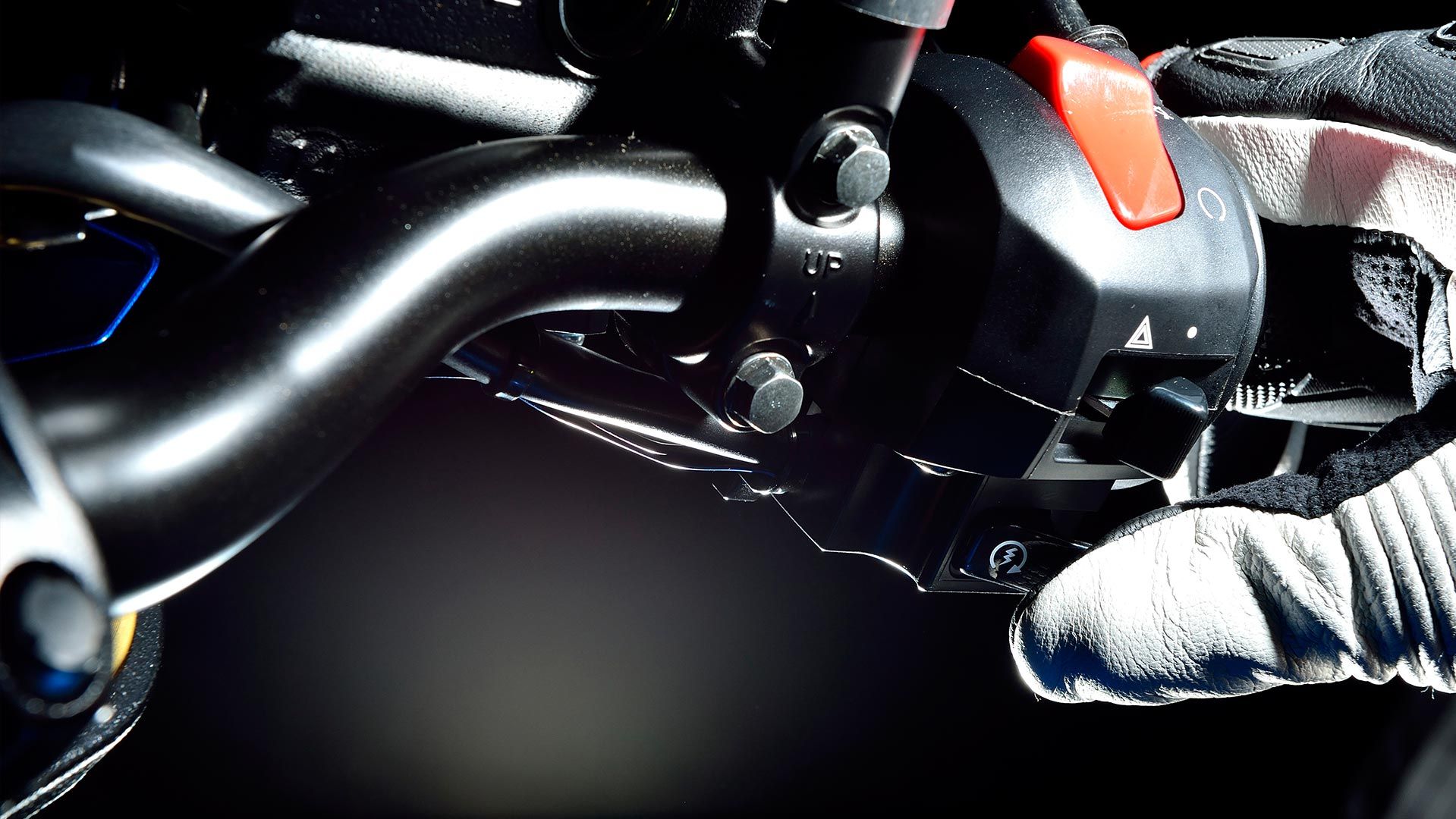 SUZUKI V STROM 650XT Suzuki Easy Start System 83