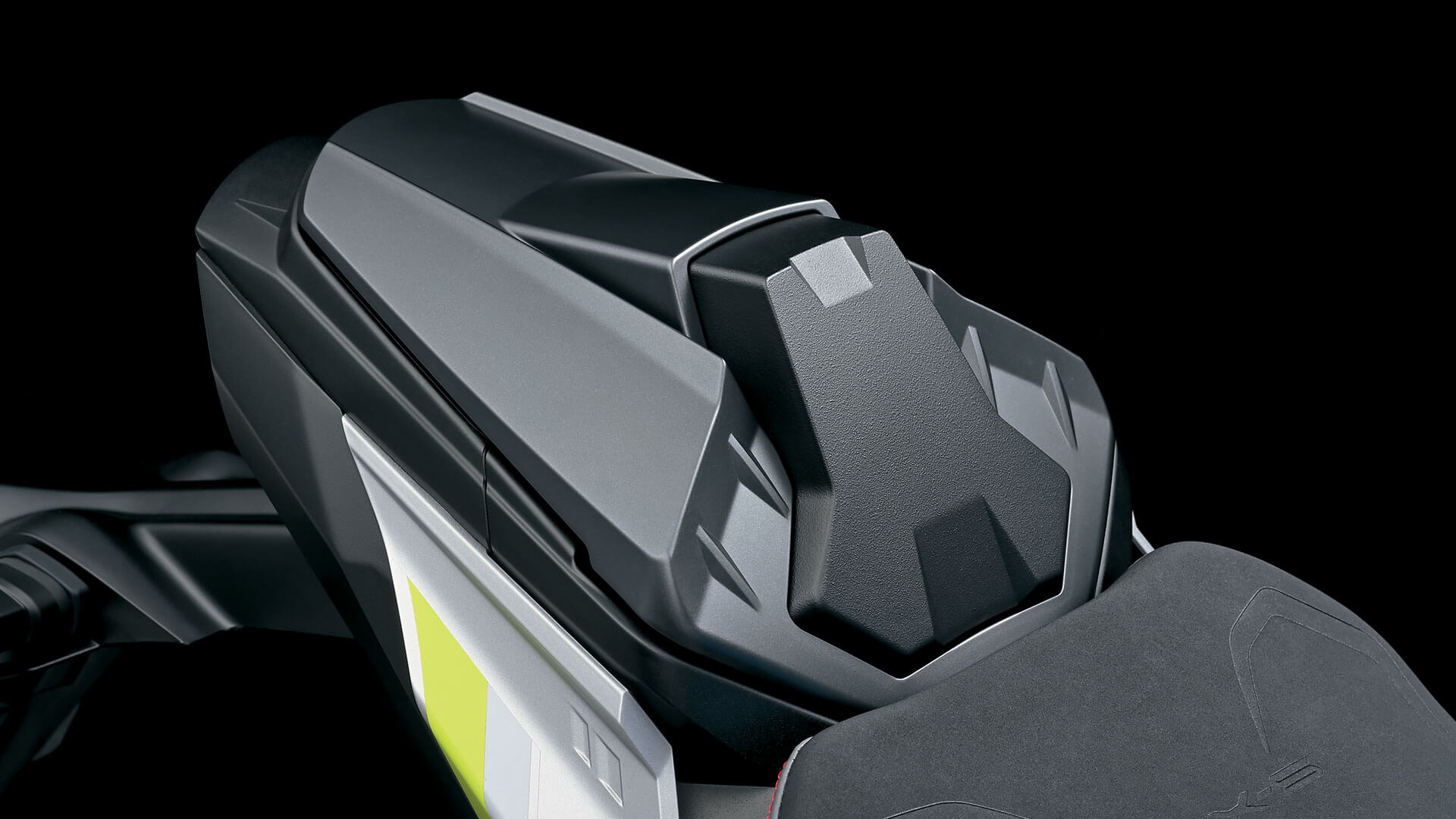 Suzuki GSX S1000 Hátsó ülés burkolat elem 13